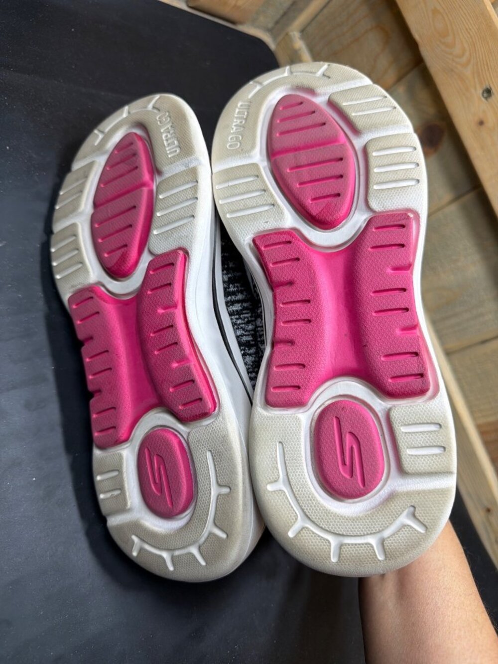Skechers Womens 7 Arch Fit Black Hot Pink Heathered Knit Sneakers Shoes 124410 - Picture 9 of 9